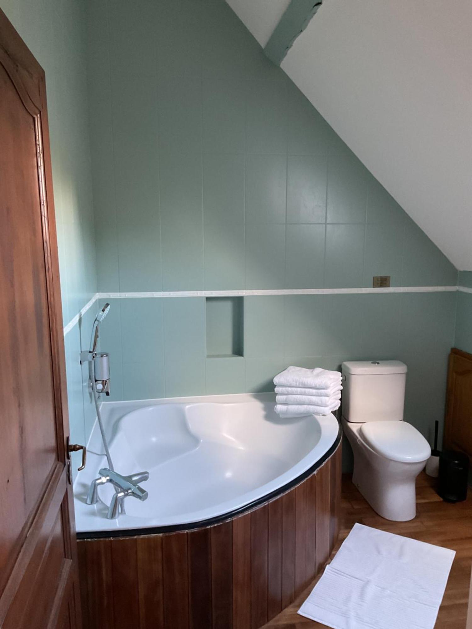 Manoir De La Croix-Sonnet Bed & Breakfast Trouville-sur-Mer Ngoại thất bức ảnh